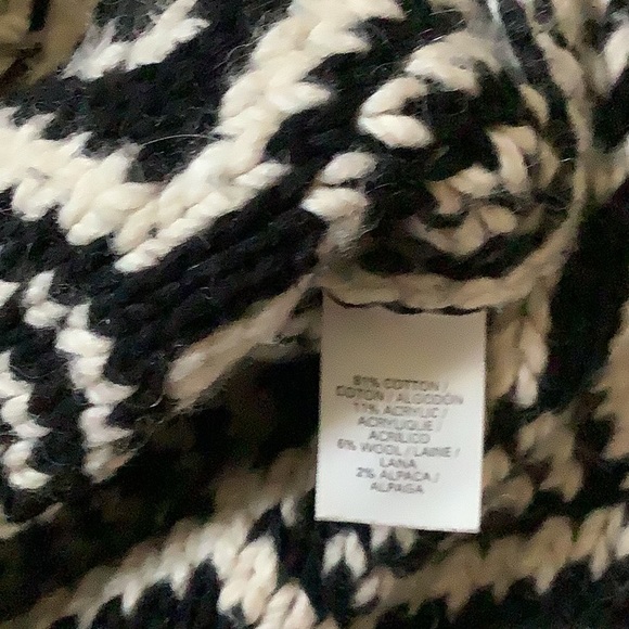 Gorgeous Victoria’s Secret Sweater 🖤🖤🖤 - Picture 5 of 8